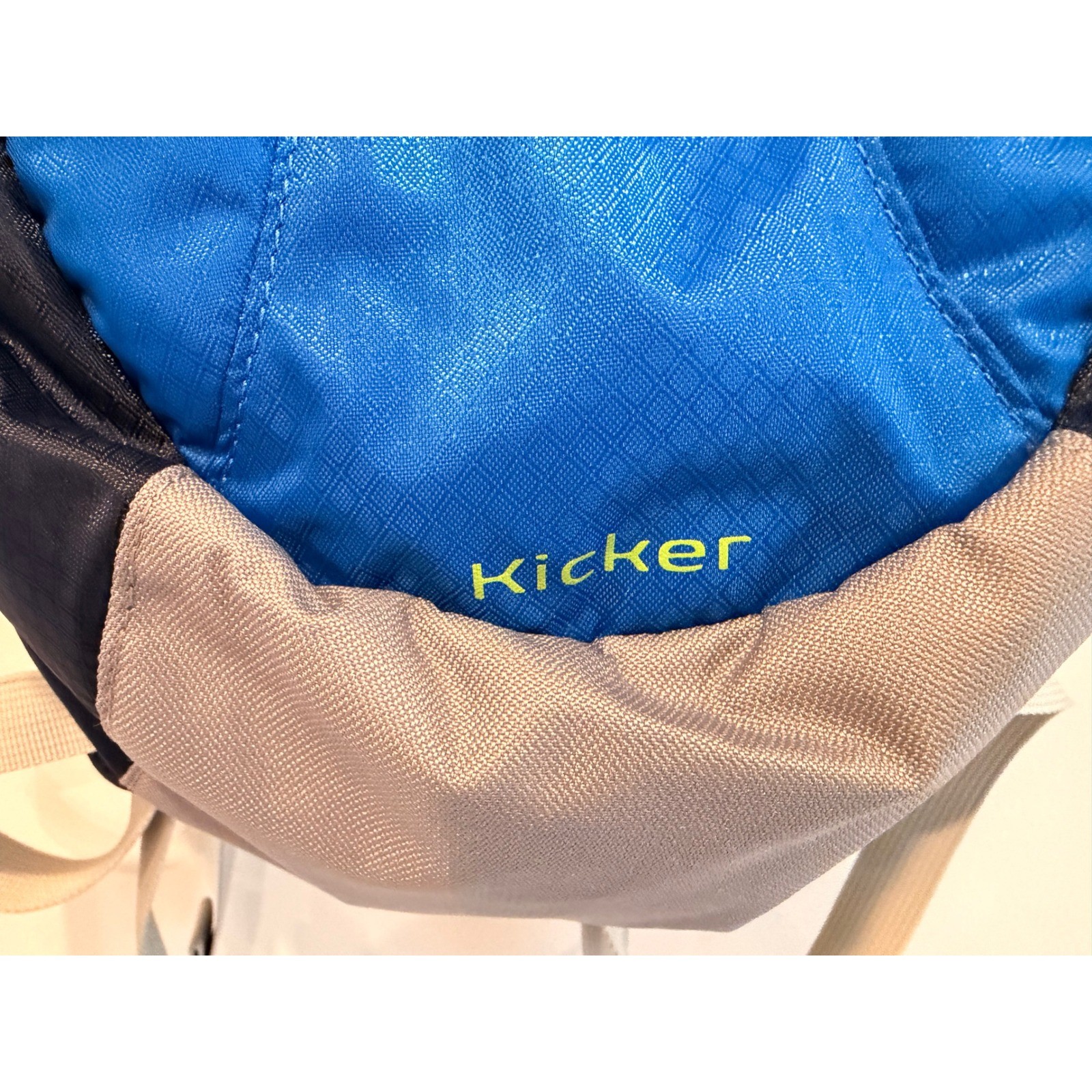 CamelBak Kicker Hydration Backpack Blue Running Hiking Pack w/ Bladder