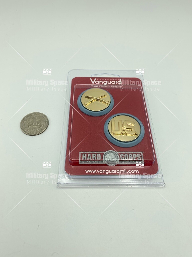 ARMY ENLISTED BRANCH OF SERVICE COLLAR DEVICE: U.S. AND INFANTRY - BLUE DISC
