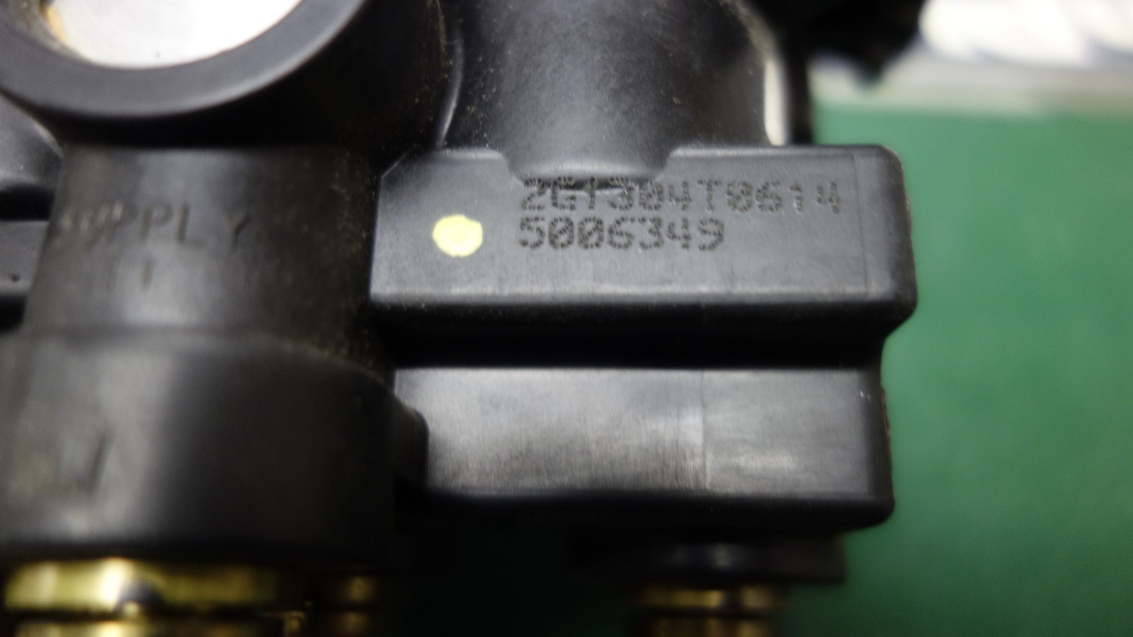 Bendix Air Brake Valve Dash Controls 5006349