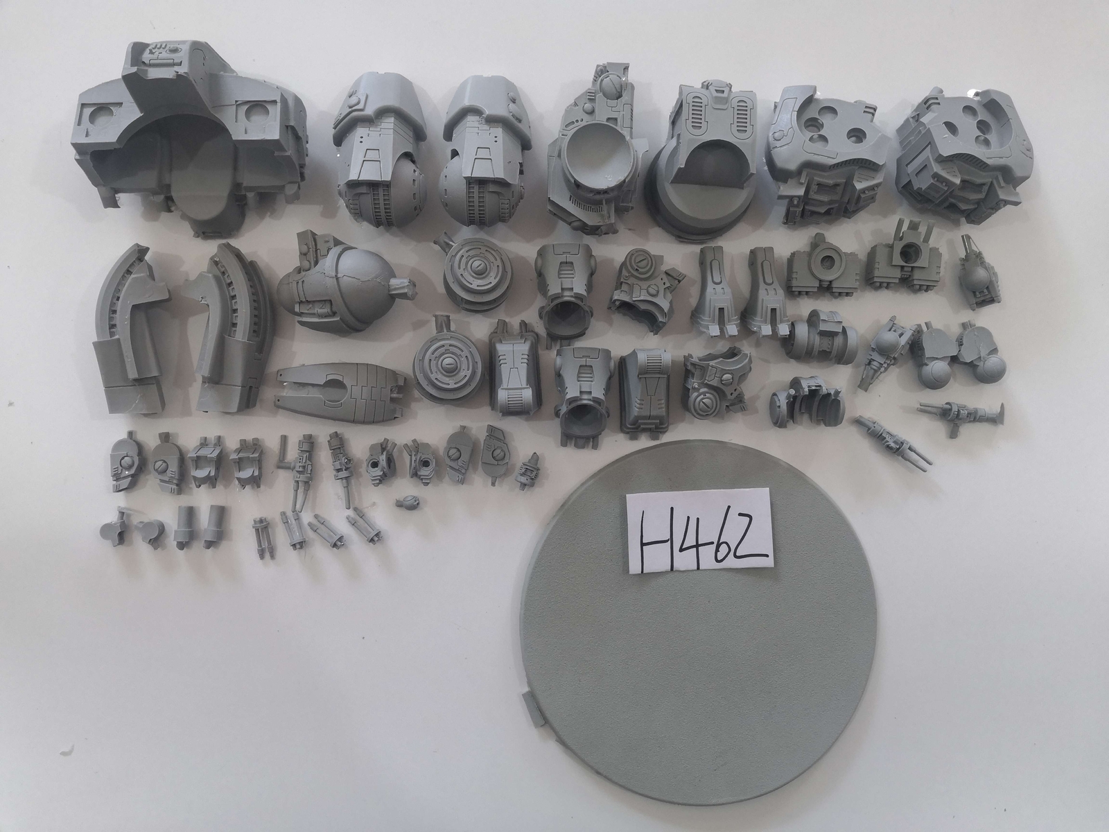 Uncolored model Tau Ta'Unar Supremacy Armour WOW