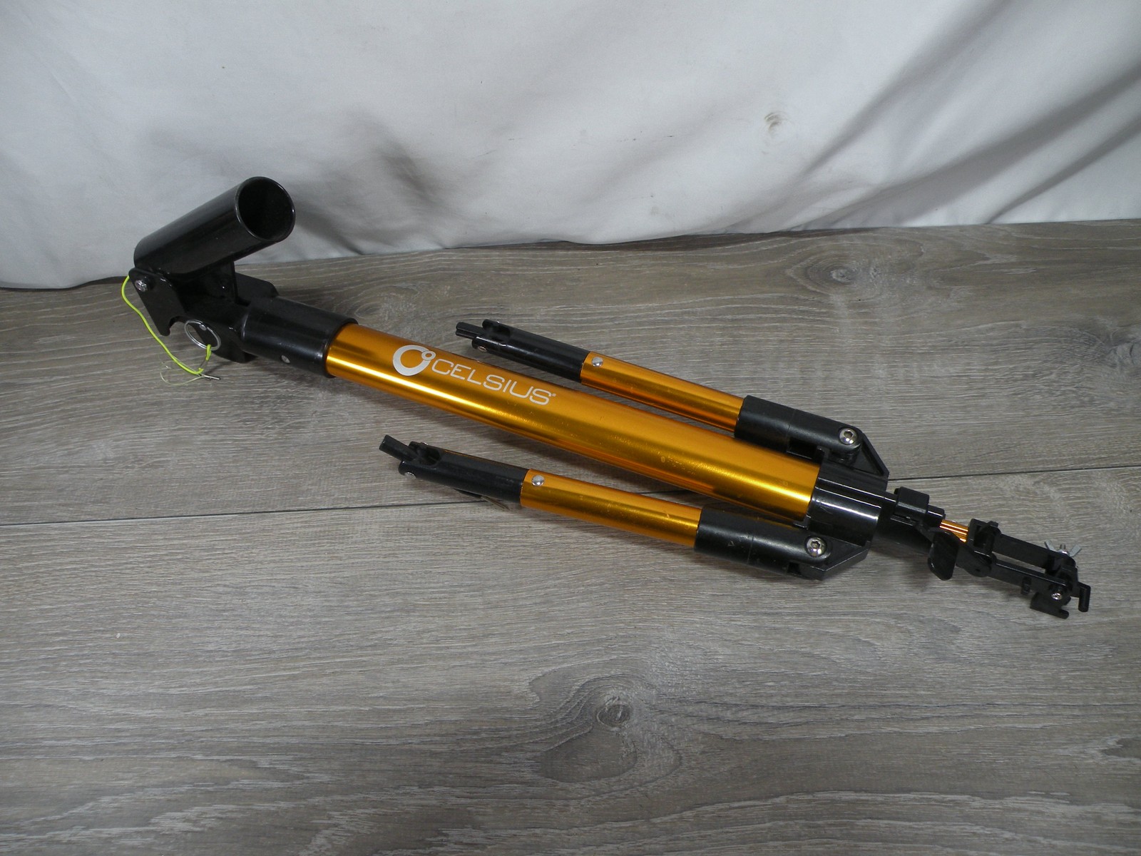 CELSIUS Extendable Tripod Stand Ice Fishing Rod Holder