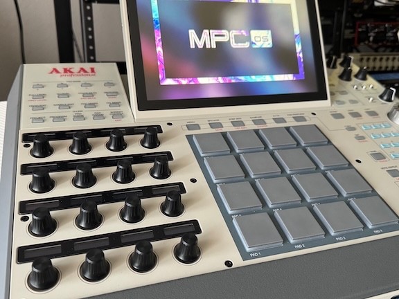 AKAI MPC X SE in MINT Condition
