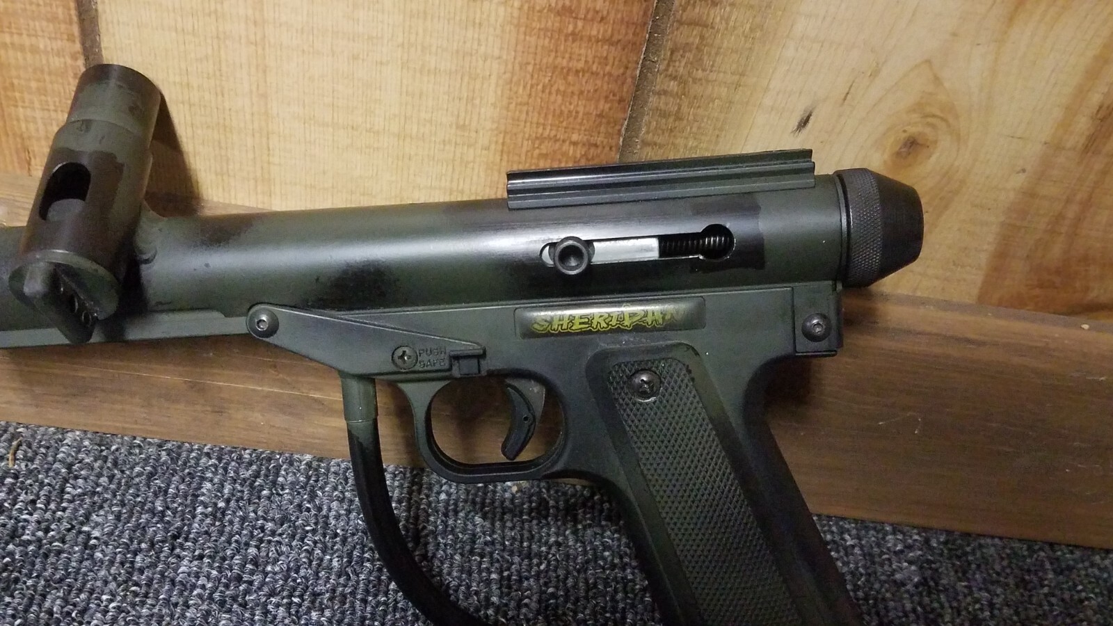 Sheridan XTS Paintball Gun (Includes: Manual, Hopper, Squeegee)