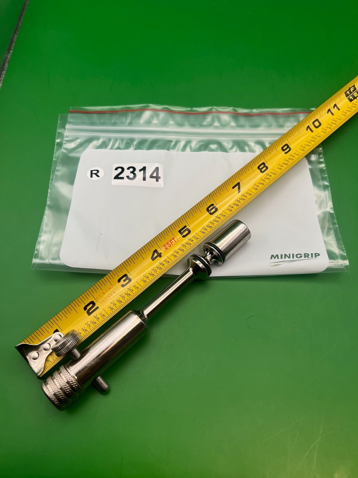 Autococker Bolt