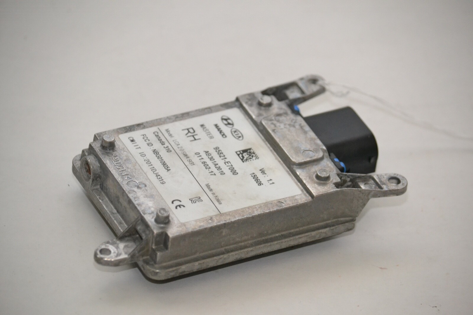 2015 2016 2017 Hyundai Azera BLIND SPOT OBSTACLE DETECTION SENSOR MODULE RIGHT