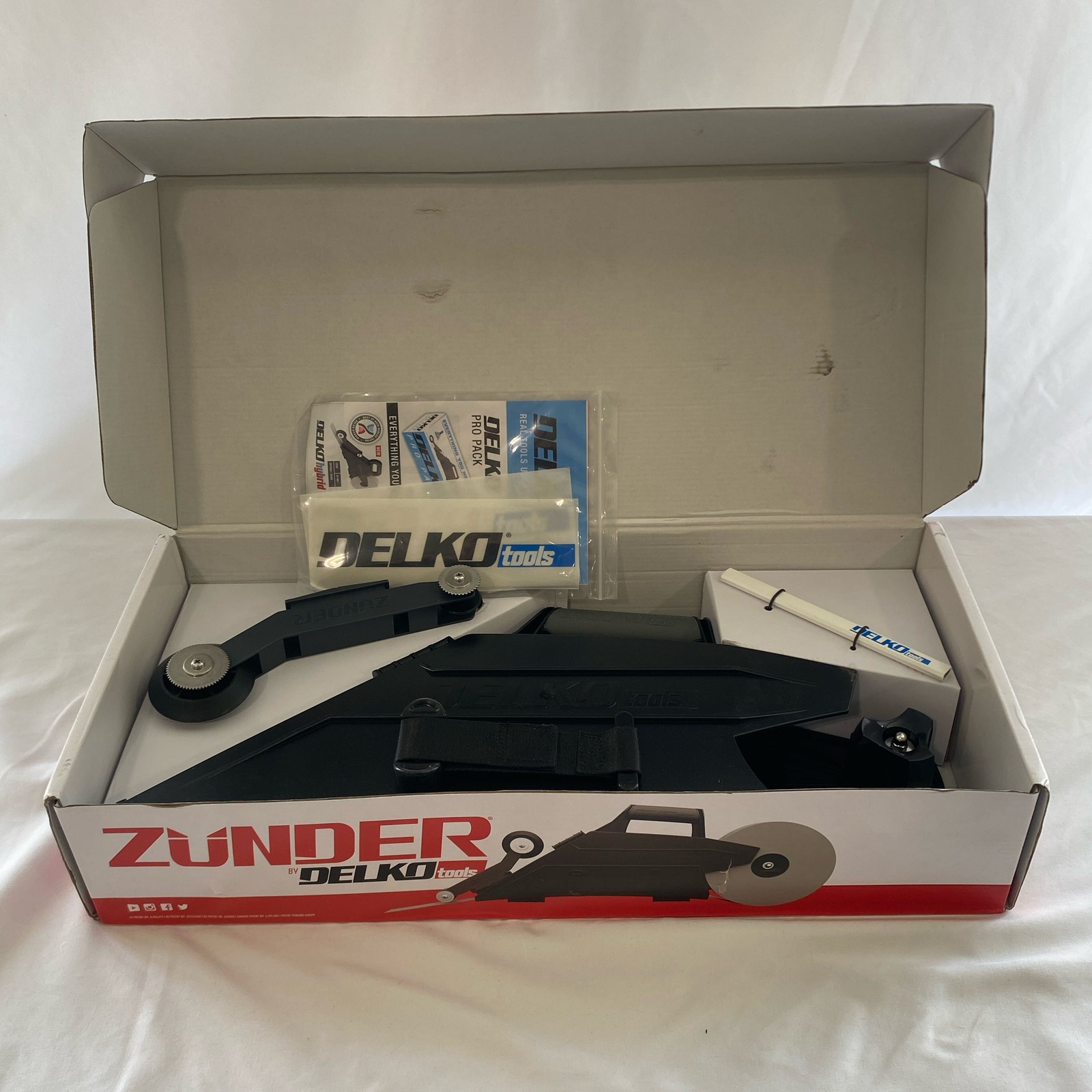 Delko Tools ZÜNDER Drywall Banjo Taping Tool, Black