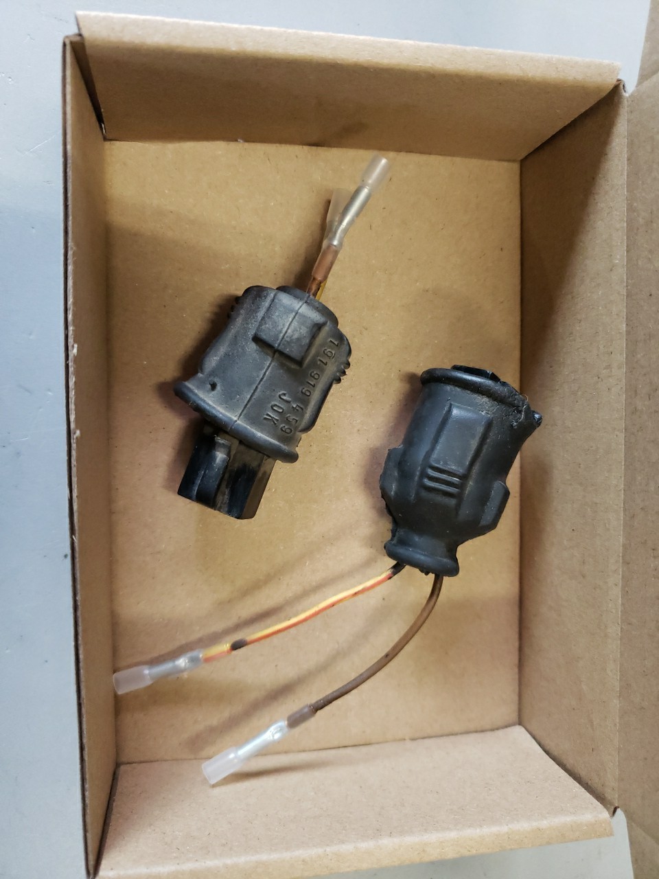 VW Vanagon Coolant Temperature Sensor Pigtail – 1986-1987 2WD Water Temp Sender