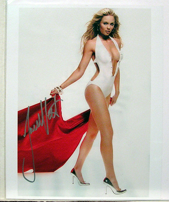 SMALLVILLE TV Series Autograph 8X10 Photo- Laura Vandervoort SEXY! (EBAU-614)
