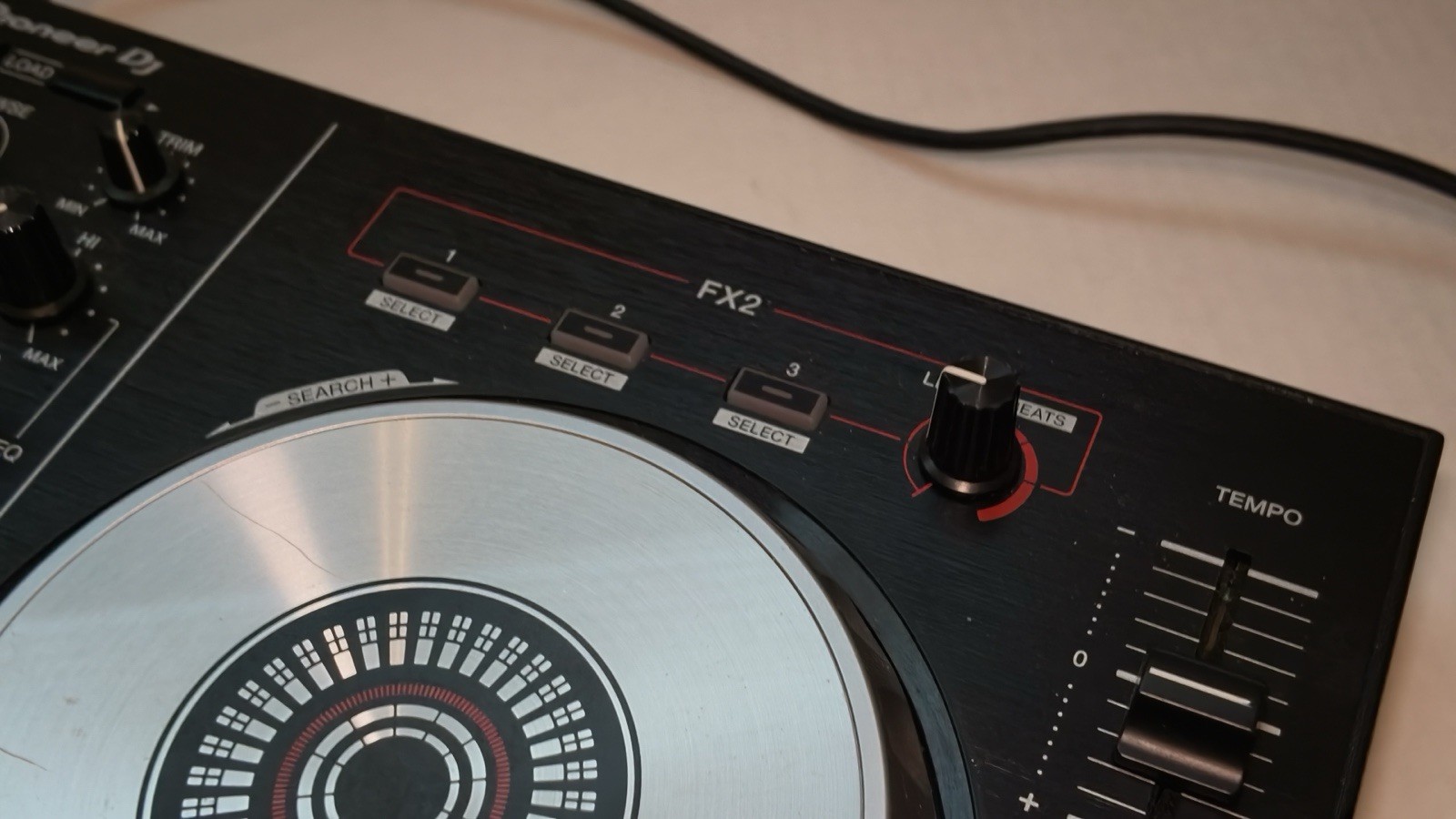 Pioneer DJ DDJ-SB2 Serato 2-Channel 2-Deck DJ Controller powers on