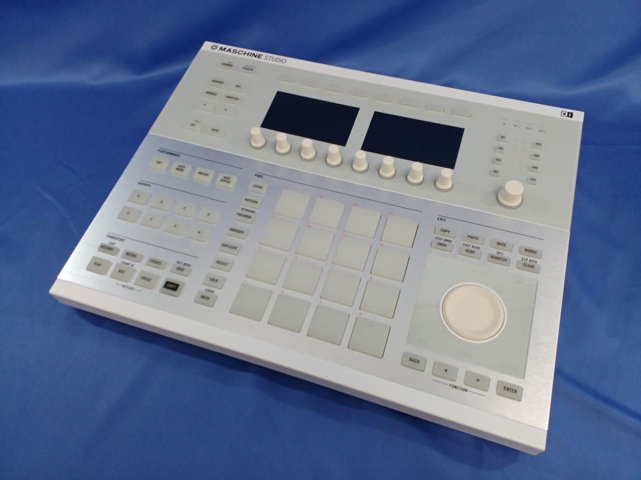 NATIVE INSTRUMENTS Junk Groove Making System MASCHINE STUDIO Used