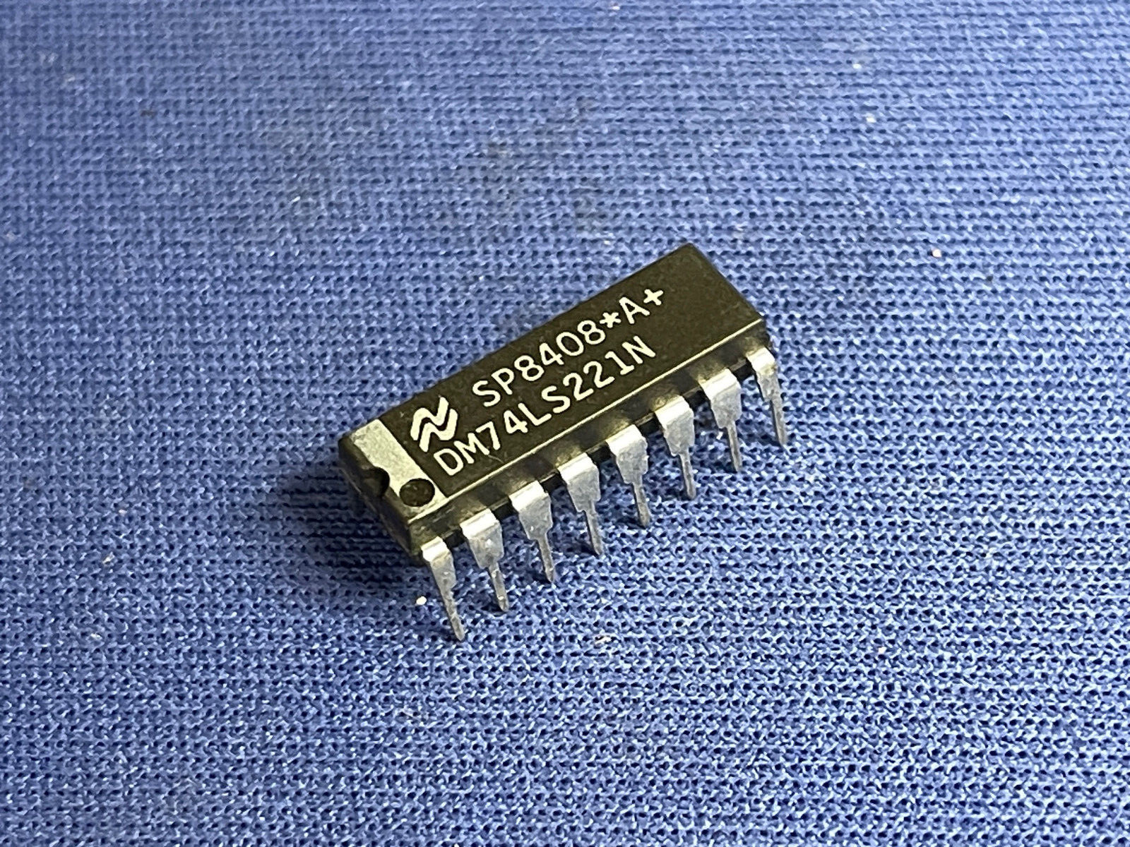 DM74LS221N NSC 74LS221 16-PIN DIP IC RARE VINTAGE 1981/84 LAST ONES QTY-1