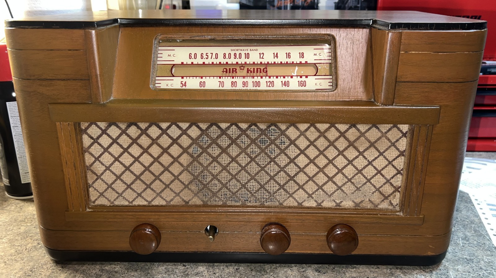 AIR KING Tabletop Broadcast Receiver. Model: 4604. Solid bones for nice rehab!