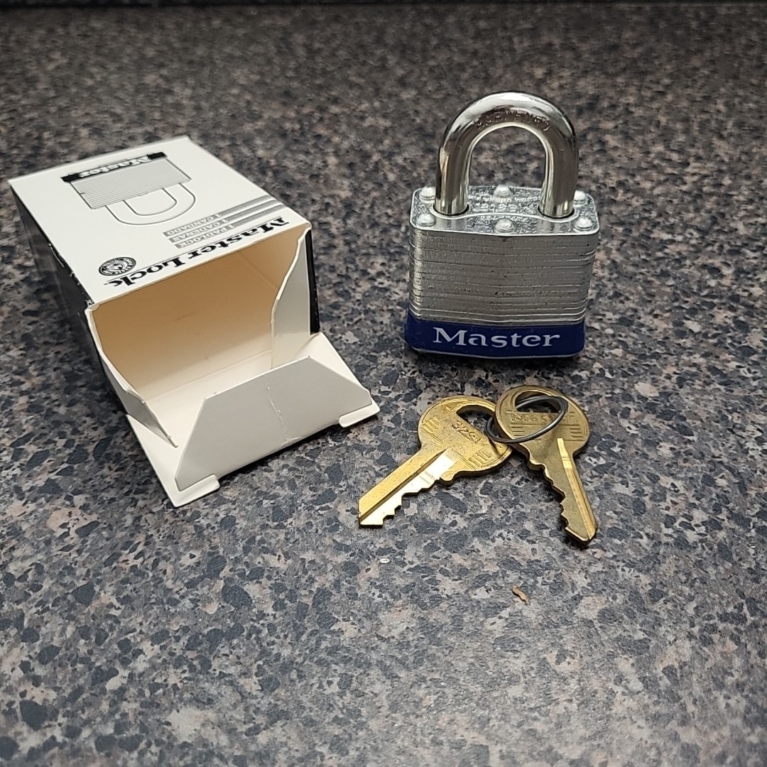 NEW IN BOX Master Lock No.3 Padlock