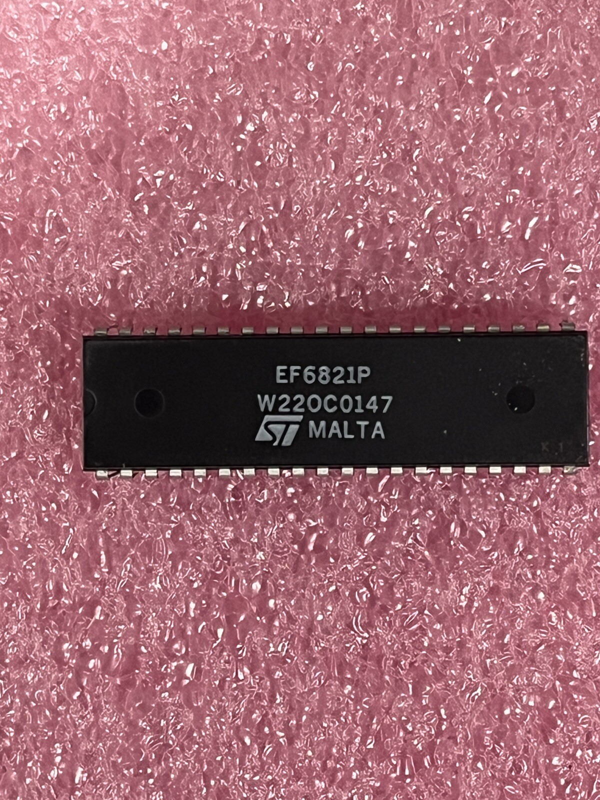 EF6821P I/O CONTROLLER INTERFACE IC PIA I/O 1MHZ 40 PIN DIP ST MICRO (LOT OF 1)