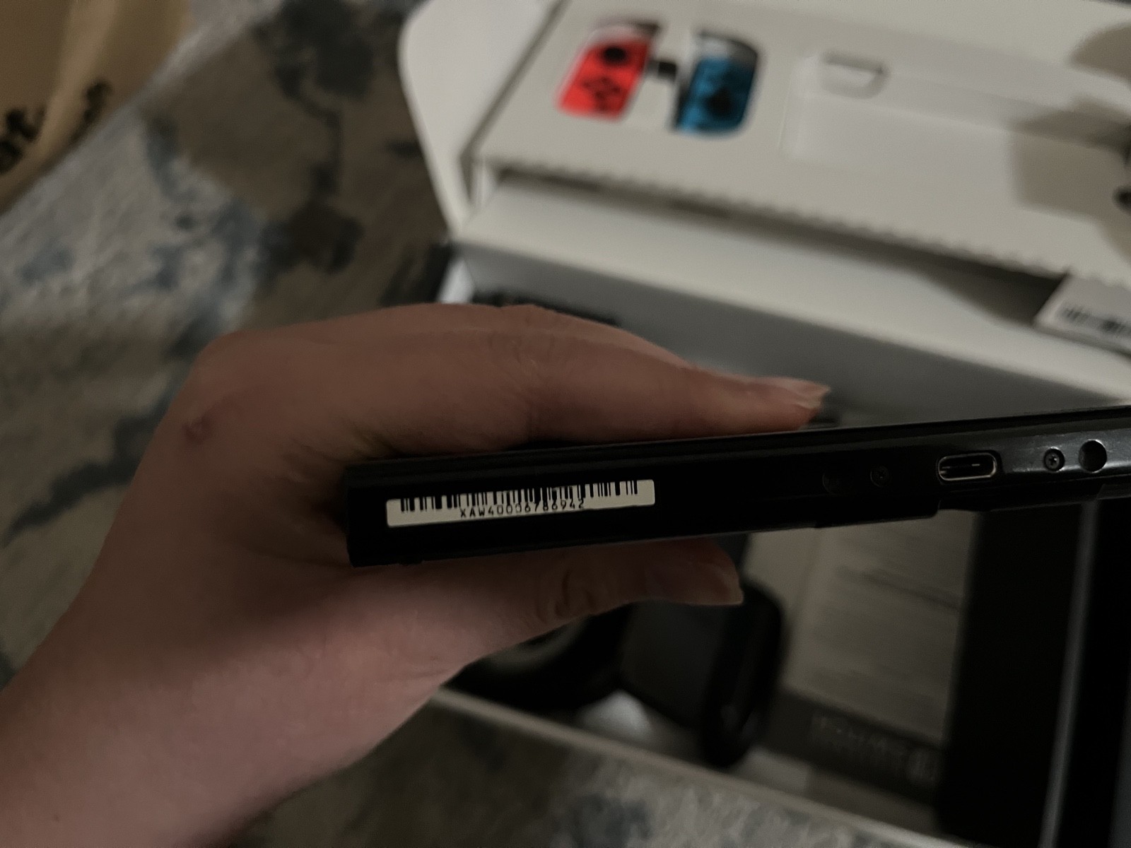 Nintendo switch 2017 unpatched v1 with original box XAW4000678. Working