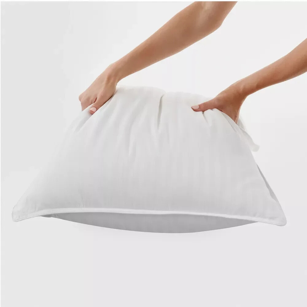 Beckham Hotel Collection Pillows 2-Pack Queen NEW without tags