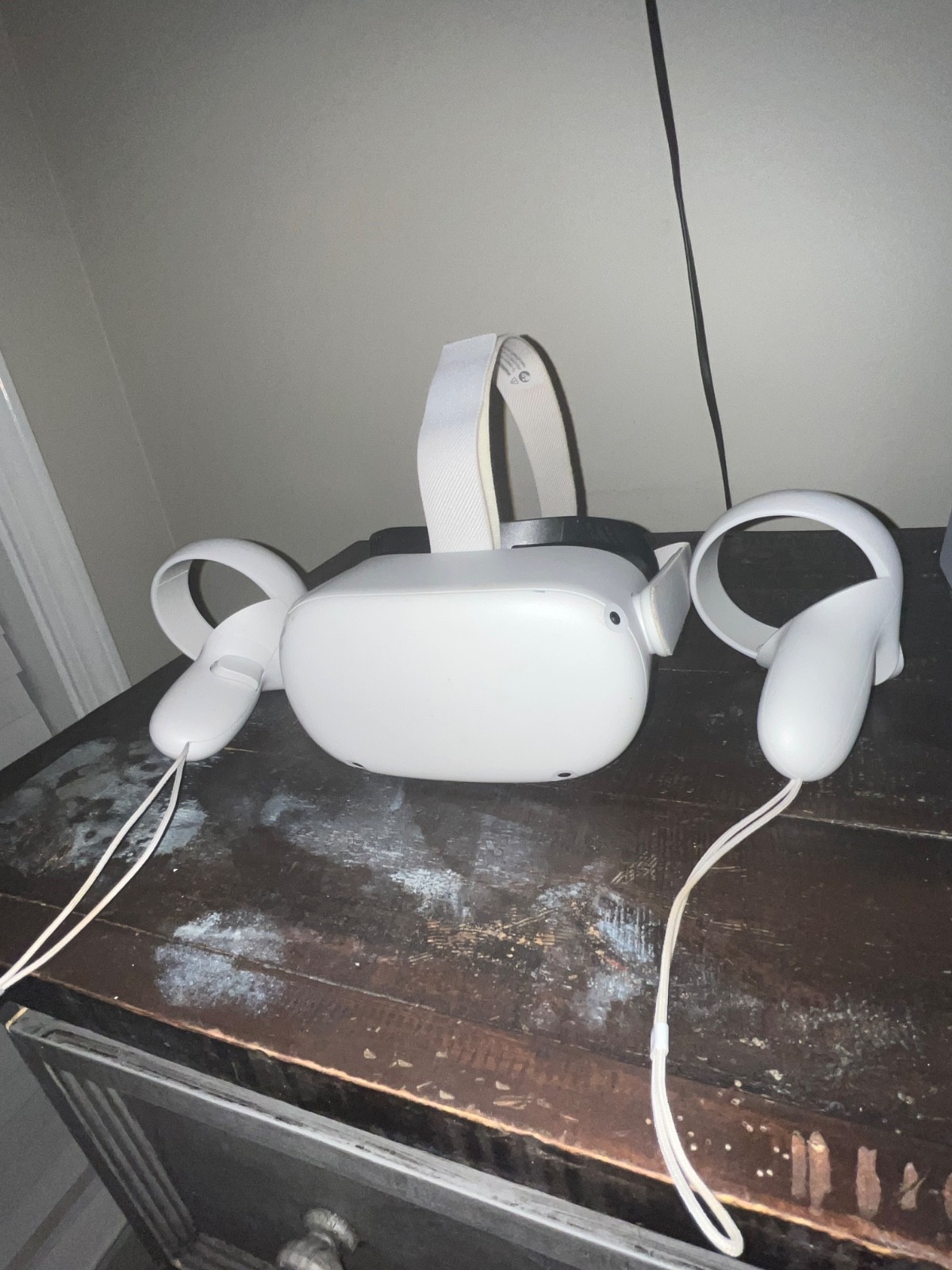 Meta Quest 2 - White - No Damage - Oculus - No Charger comes with.