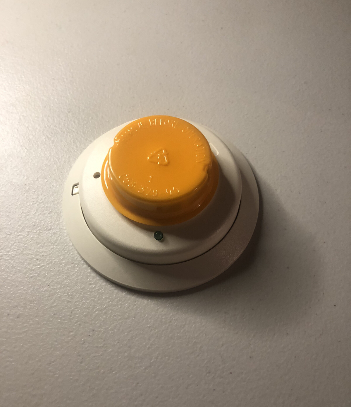 SYSTEM SENSOR -Photoelectric Smoke Detector With Plug-In Base 4W-B
