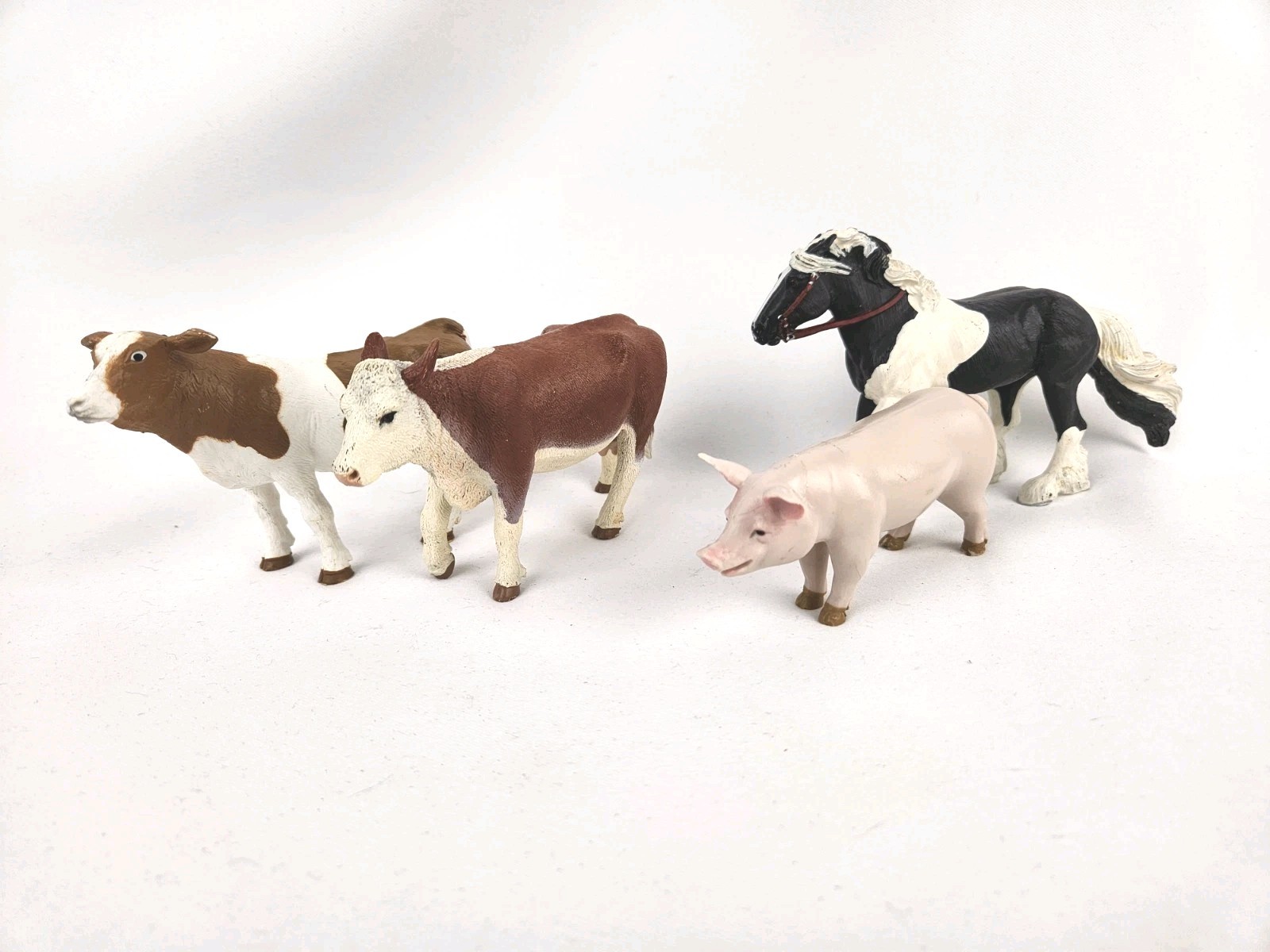 Safari Hereford Cow Holstein Farm Animals Schleich Pig Paint Horse PVC Figures