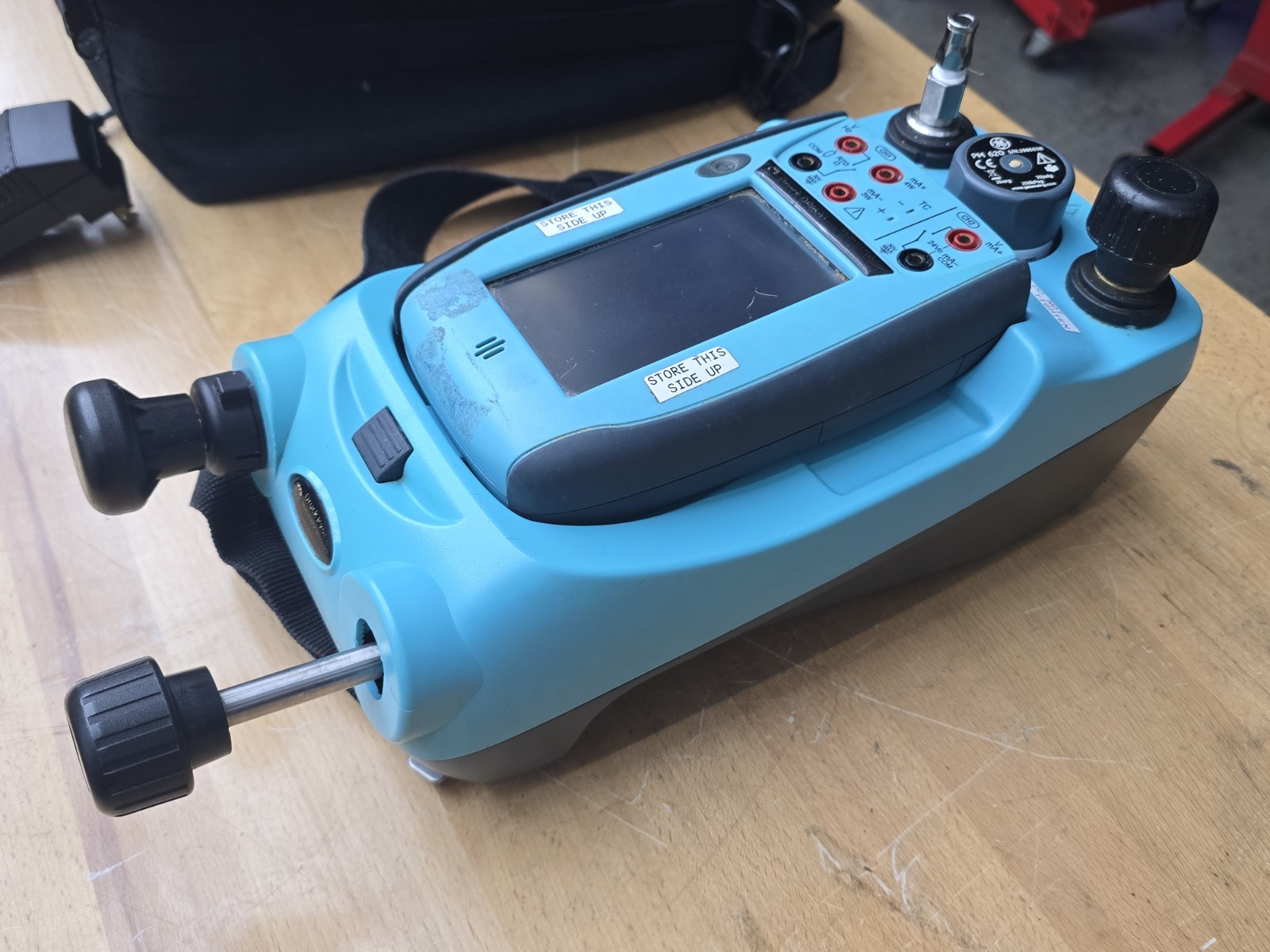 Druck DPI 620 Multifunction Pressure Calibrator + Base PM 620 Module - Working
