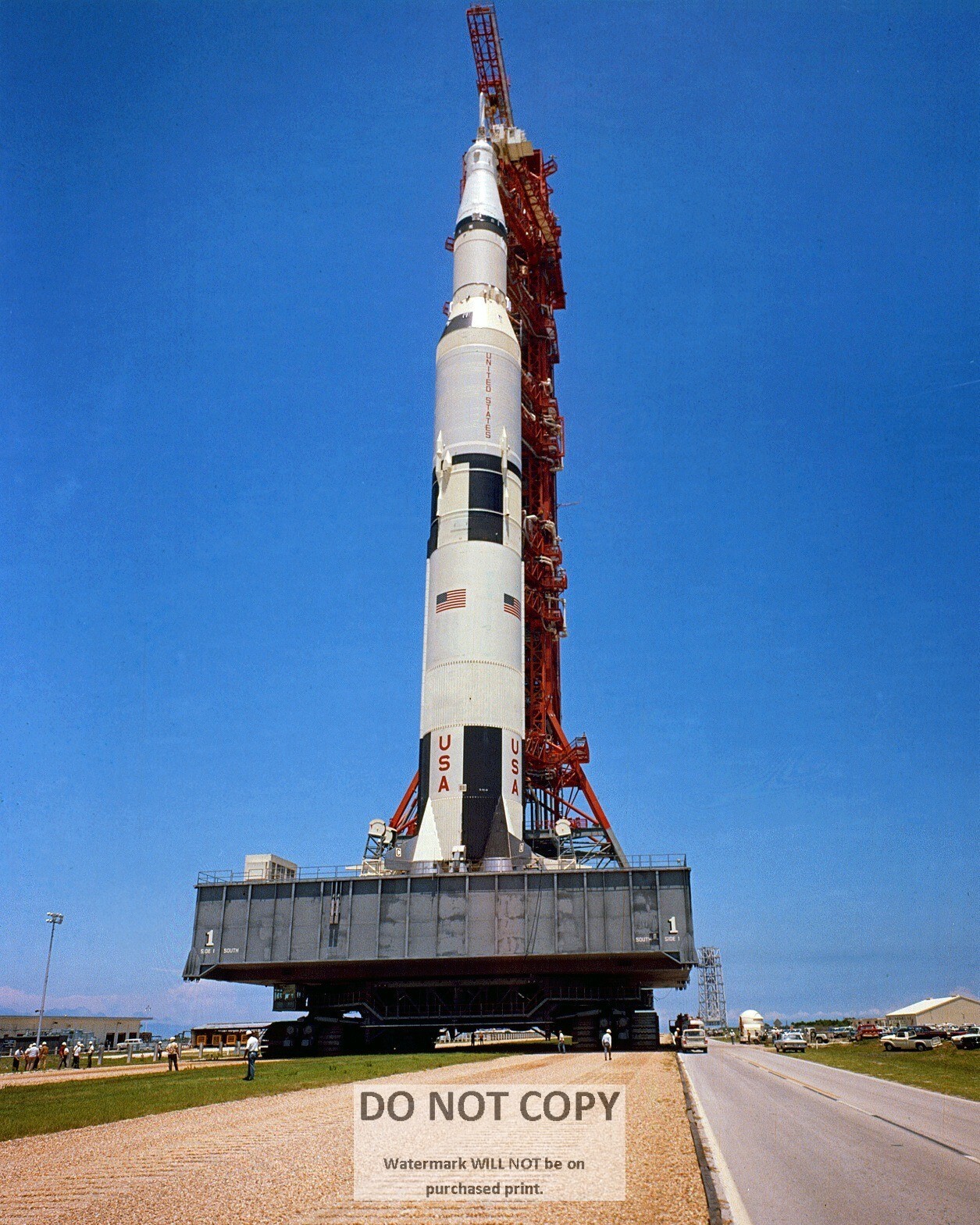 APOLLO 11 SATURN V ON CRAWLER GROUND-LEVEL VIEW - 8X10 NASA PHOTO (BB-014)