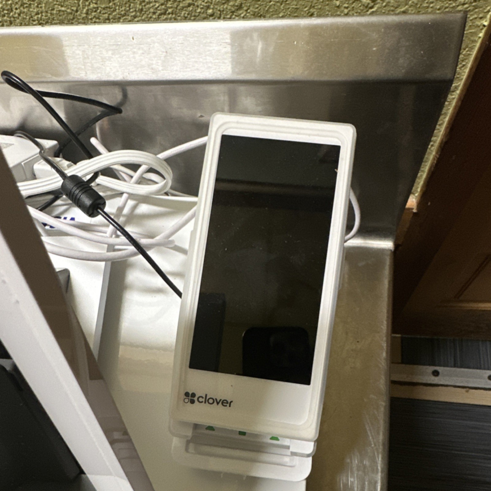 Clover POS System with Cash Drawer, Touchscreen Terminal, Receipt Printer