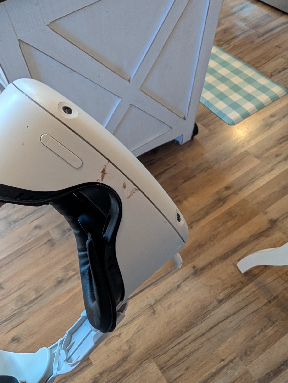 meta Quest VR All-in-One Headset with desket strap and extras one controller