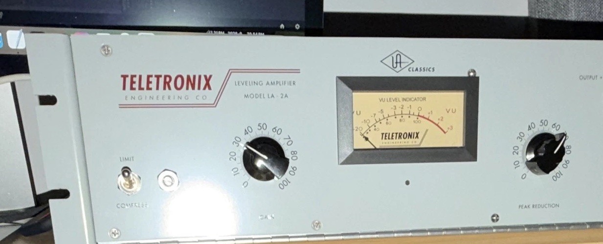 Universal Audio Teletronix LA-2A Classic Leveling Amplifier