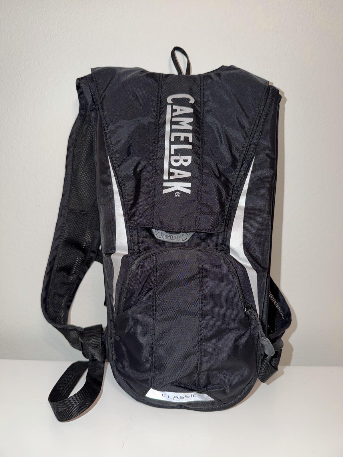 CamelBak Classic Hydration Pack 2L Black Adjustable Straps Reflective Hiking
