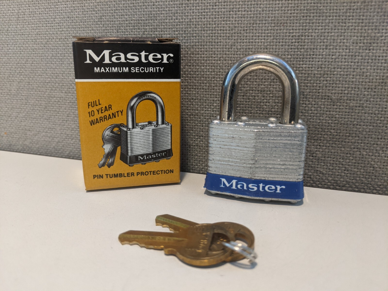 VINTAGE NO.1 MASTER LOCK KEYED DIFFERENT