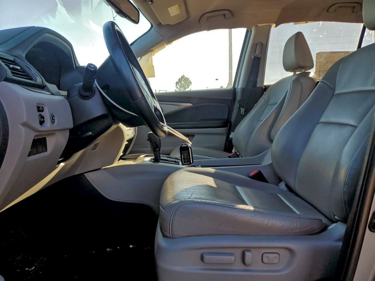 PILOT 2016 Glove Box 4993774