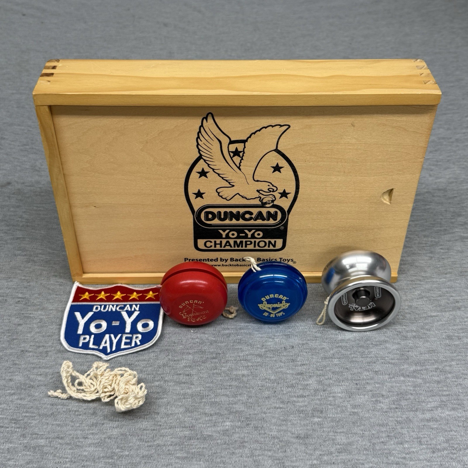 VTG Duncan Yo-Yo Champion Collector Set in Wood Box – 3 Yo-Yos + Patch