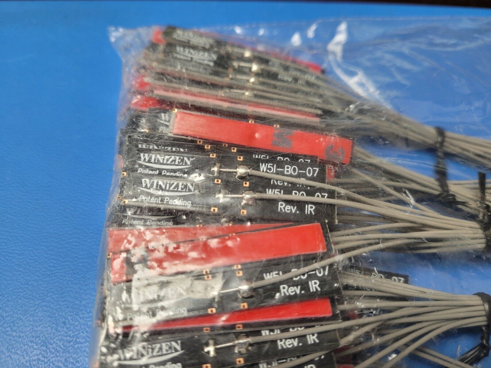 (1PC) W5I-BO-07 2.4GHz 2.5dBi U.FL (UMCC) Bluetooth, WLAN, Zigbee™ PCB Trace RF