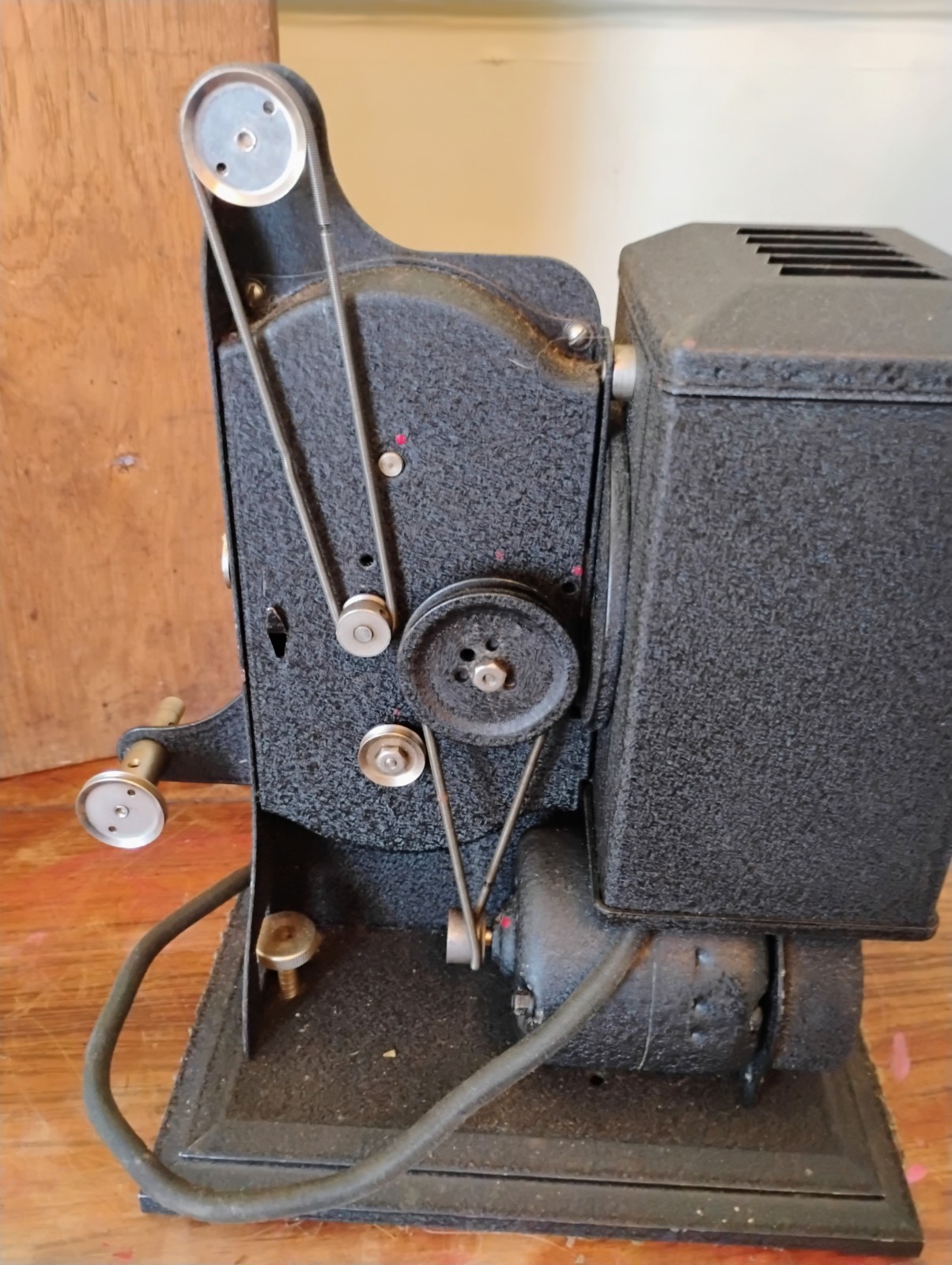 Kodascope Eight Model 40 8mm Silent Film Projector Testes Working