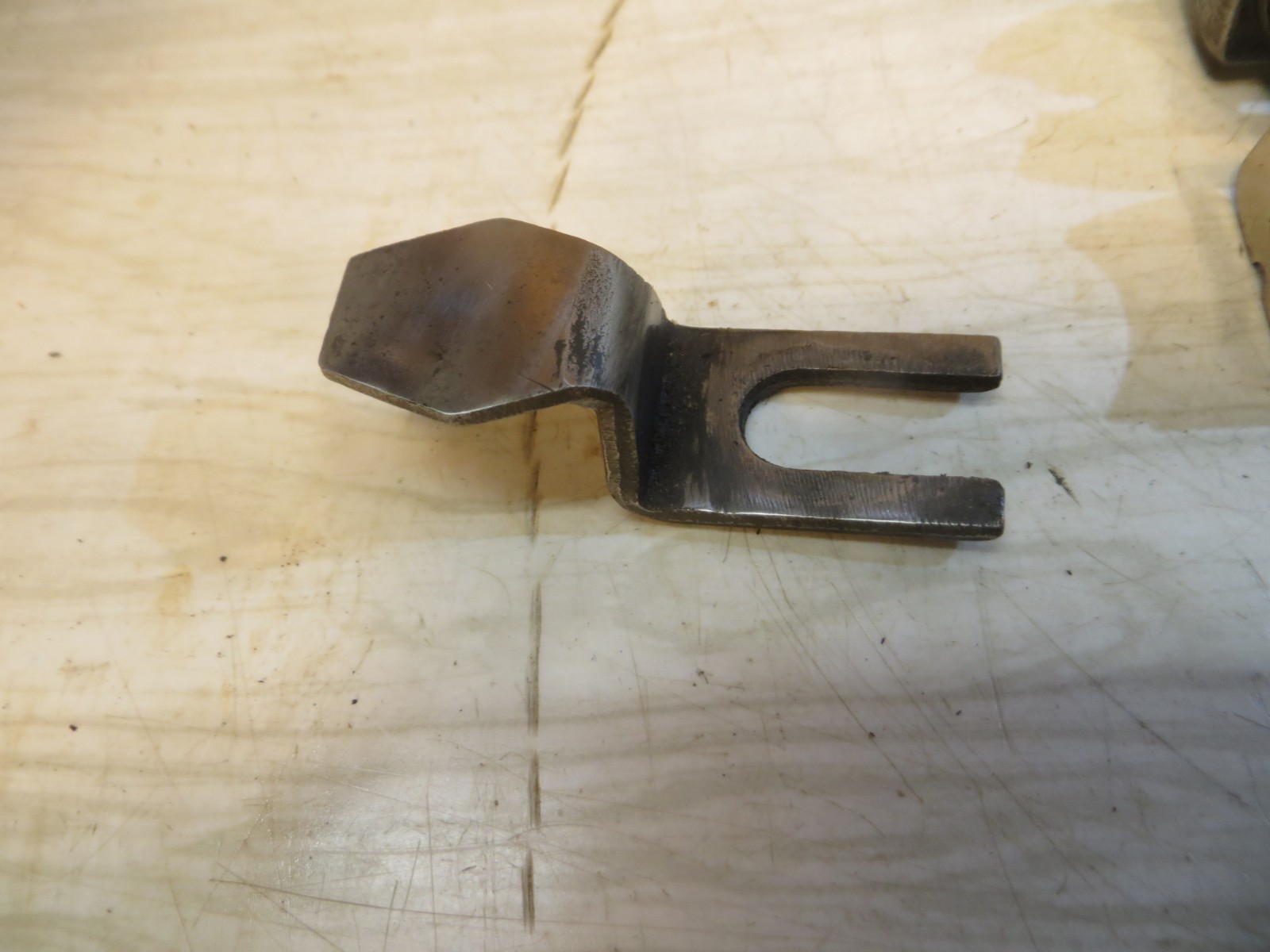 TOOL & CUTTER GRINDER FINE ADJUSTABLE FEED FINGER STOP