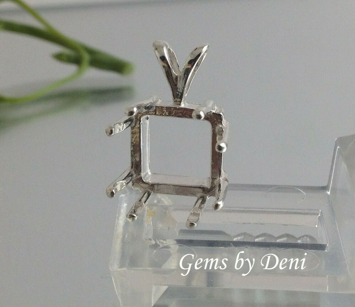 Square 8-Prong Sterling Silver Pre-Notched Pendant Setting (6-11mm)