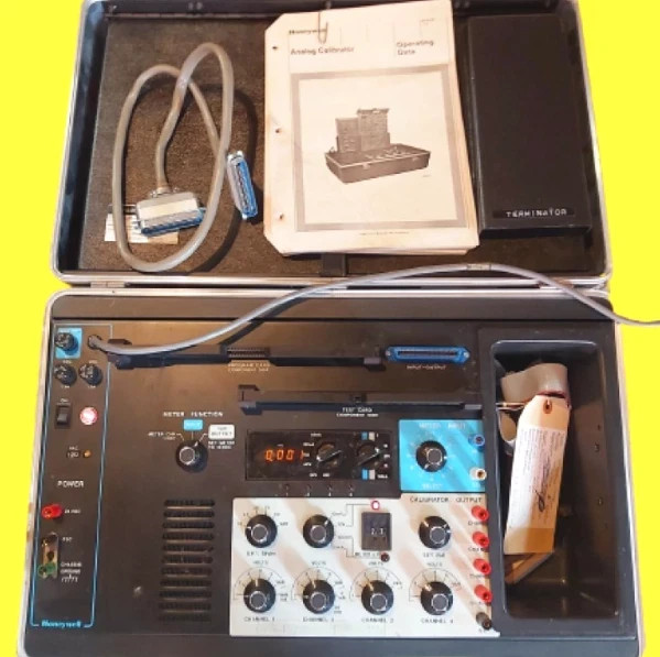 🔥 HONEYWELL ANALOG CALIBRATOR C-ACU00 100-240VAC 50-60HZ 1.5A MAX KIT WITH CASE