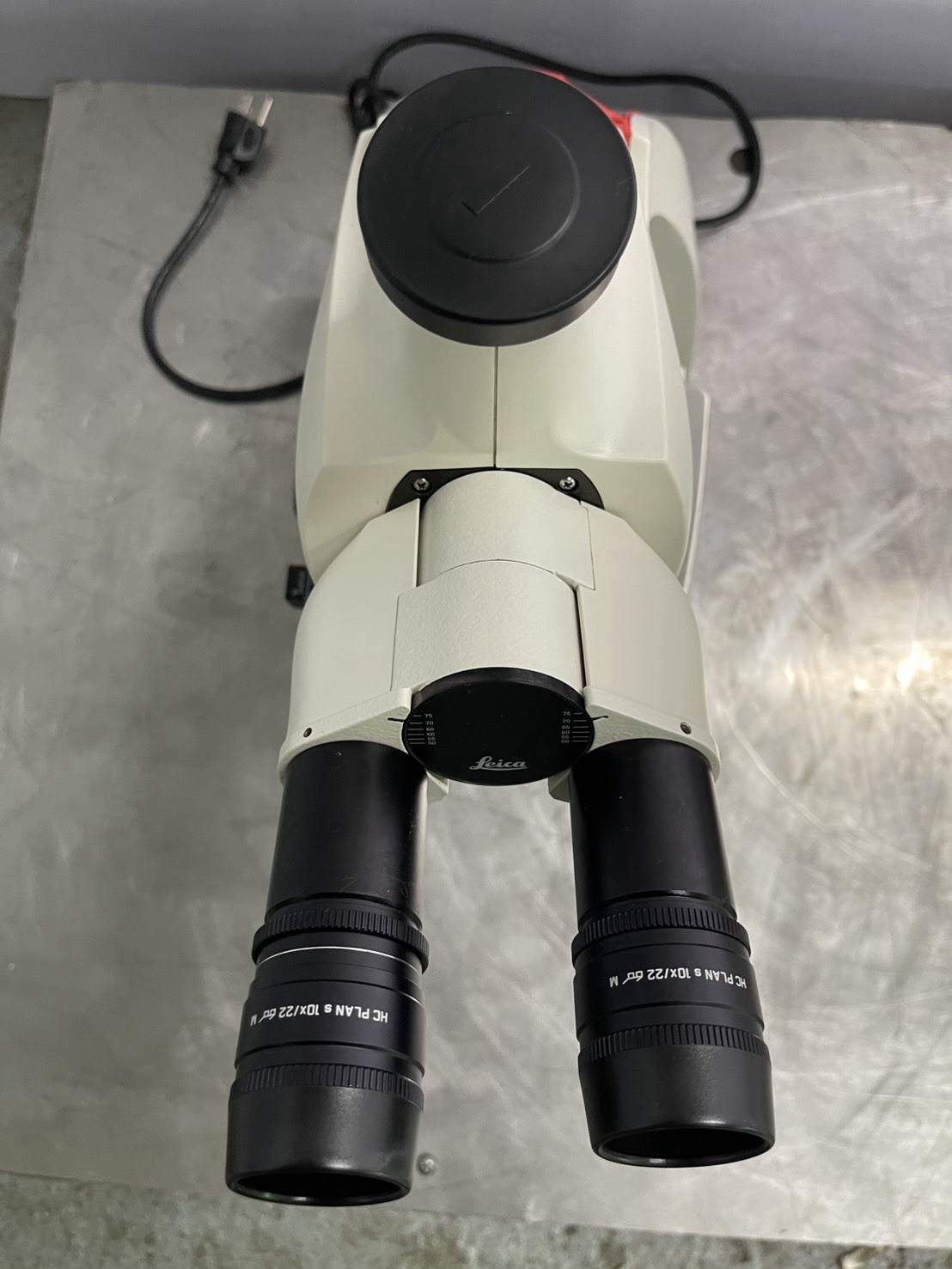 Leica DM750 Trinocular Compound Microscope 4X 10X 40X LED Tested Light