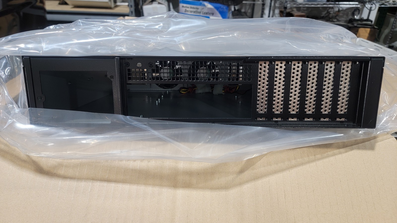 iStarUSA E-207L 2U Rackmount Chassis