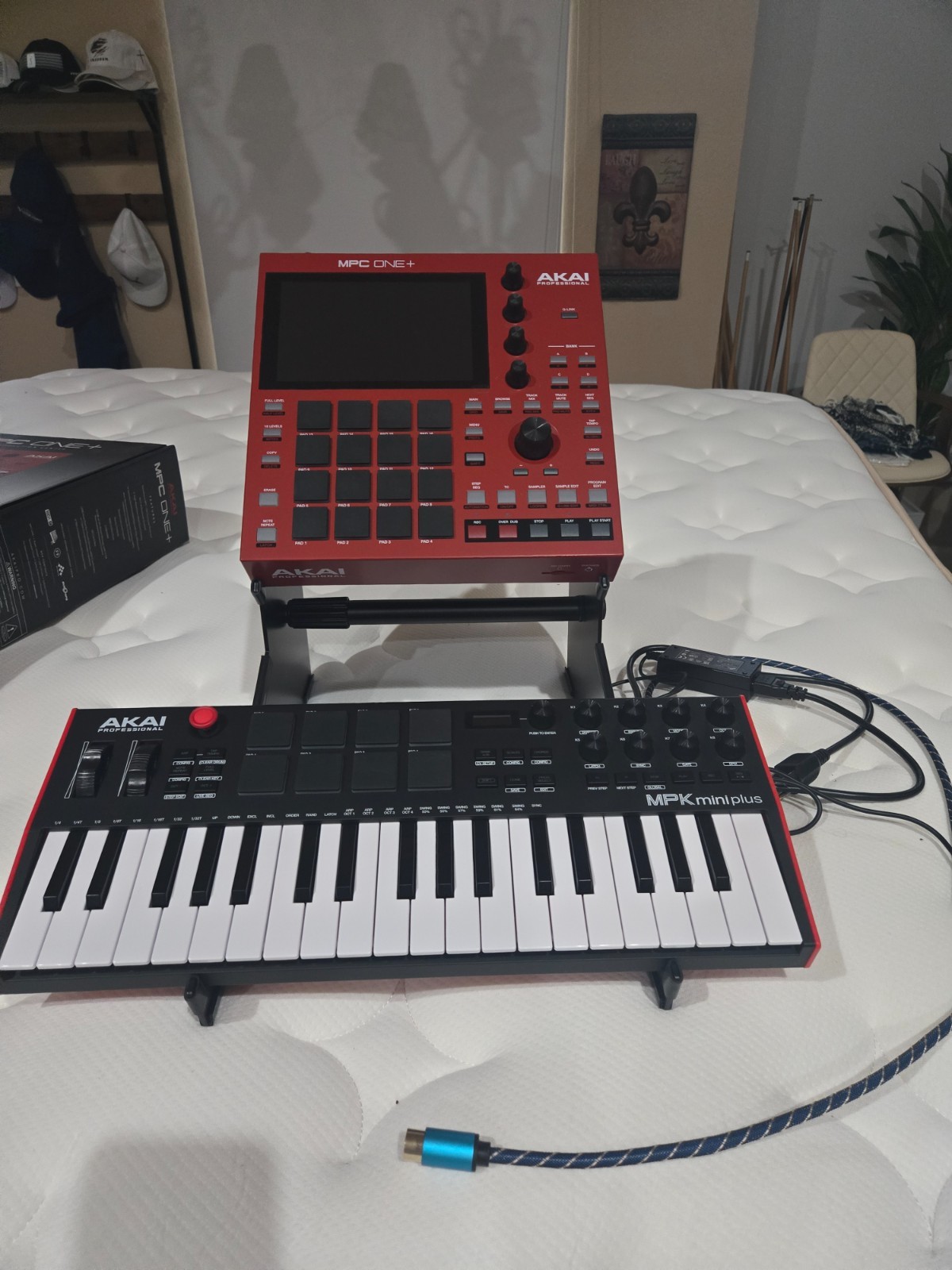 Akai ACVA2 MPC One+ and Akai Mini plus ans stand