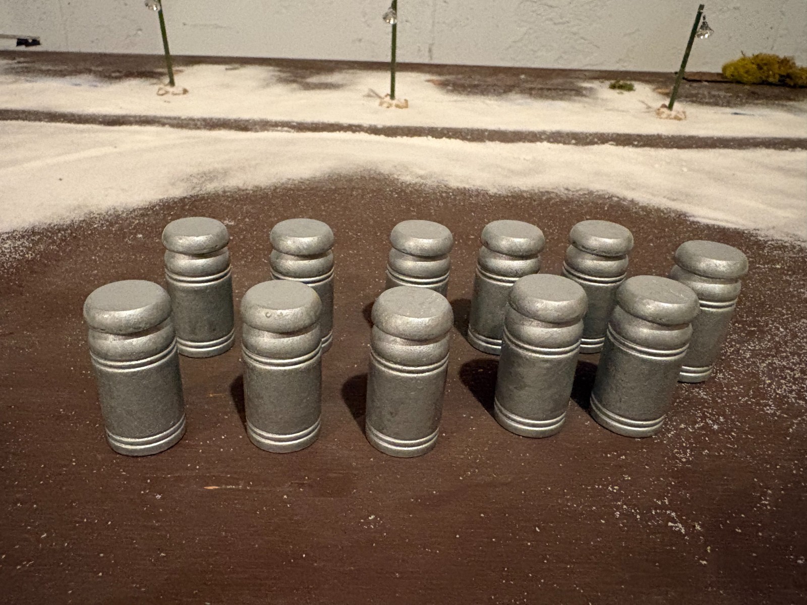LOT of  WOODEN MILK CANS AND PLASTIC BARRELS for TRAIN LAYOUTS OR VILLAGES