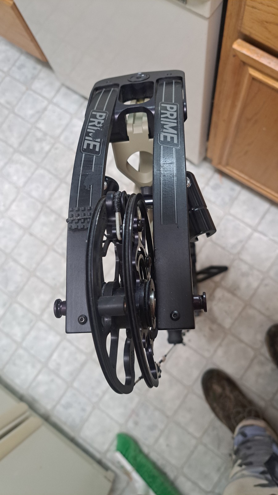 Prime Black 9 series Compound Bow Extras Nice!