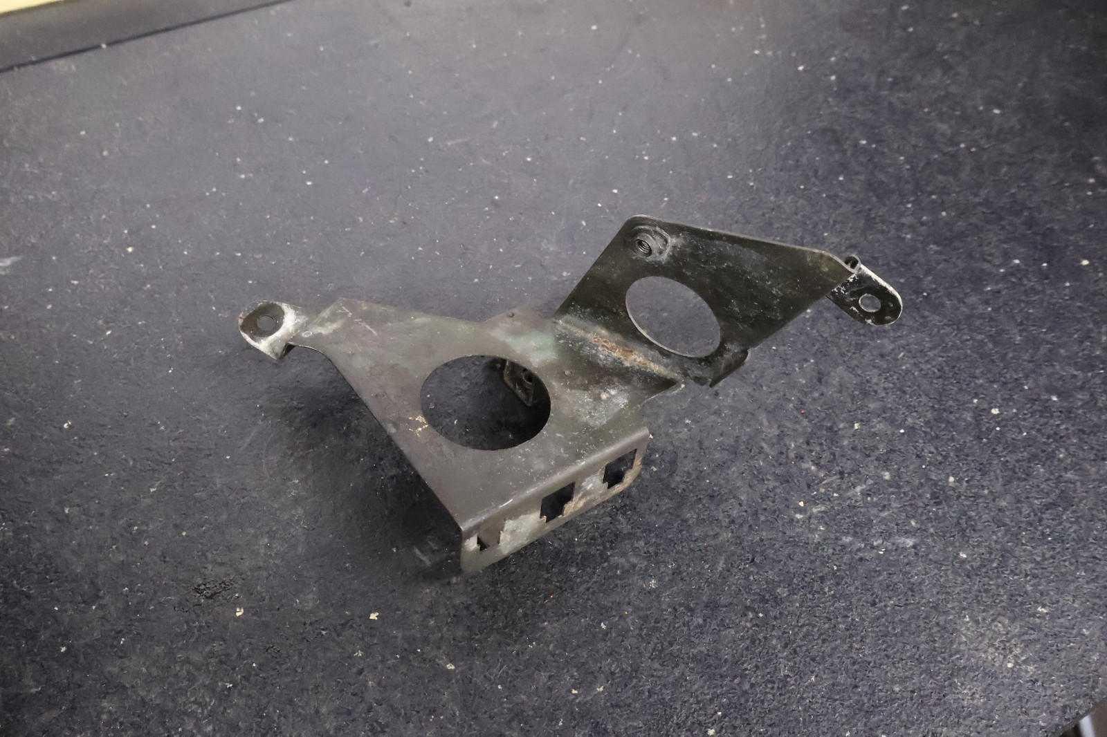 HONDA 1980 1981 1982 GL1100 GOLDWING ELECTRIC MOUNTING MOUNT PLATE BRACKET