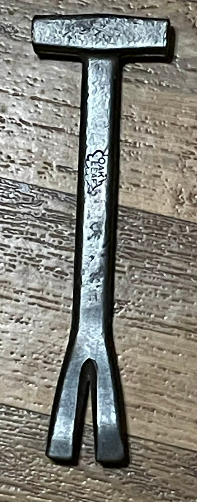 Vintage Oak Leaf Crate Hammer Pry Bar 9"