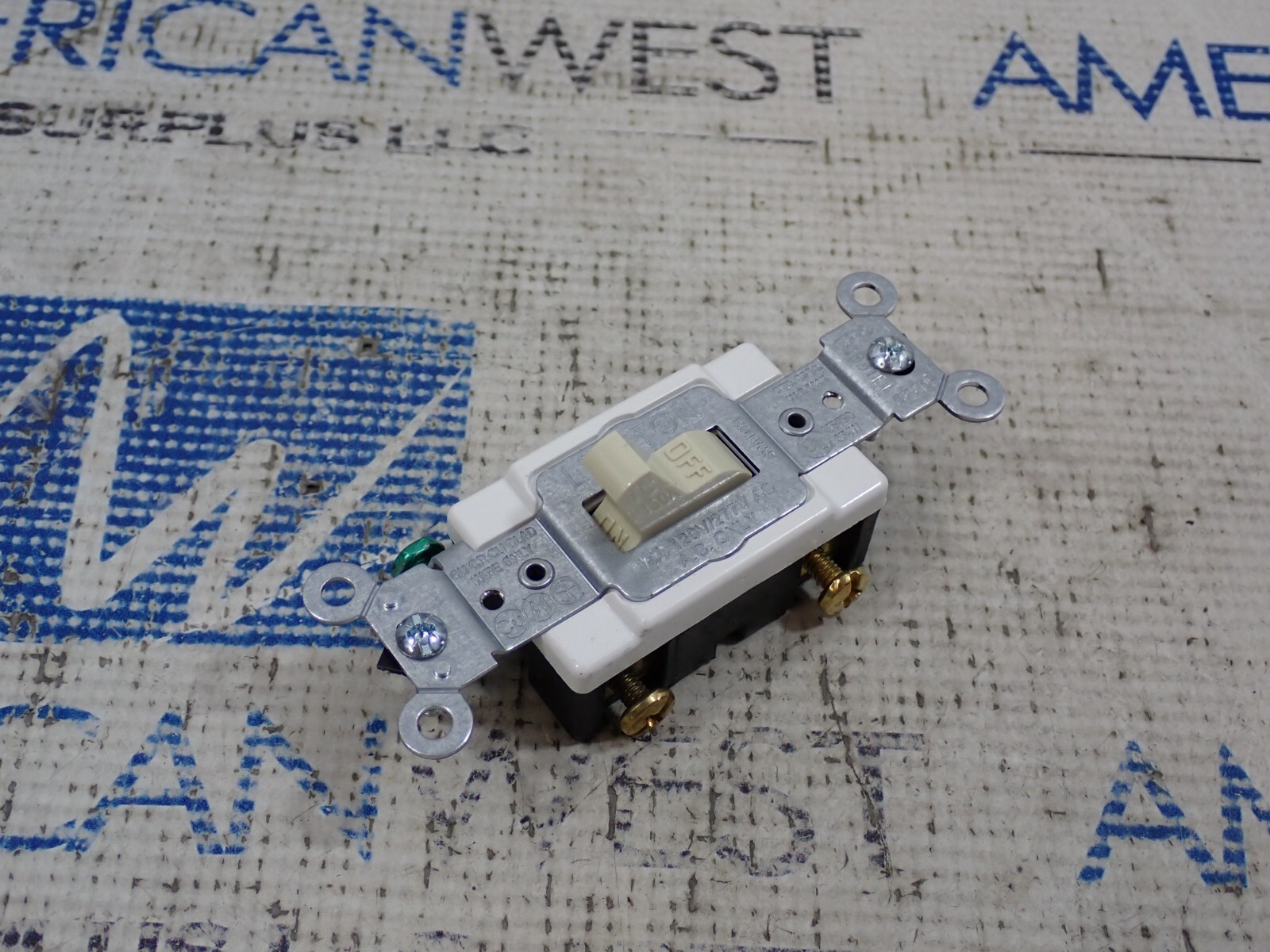 Leviton CS115-21 Ivory Toggle 15 Amp 120/277V Quantity 10