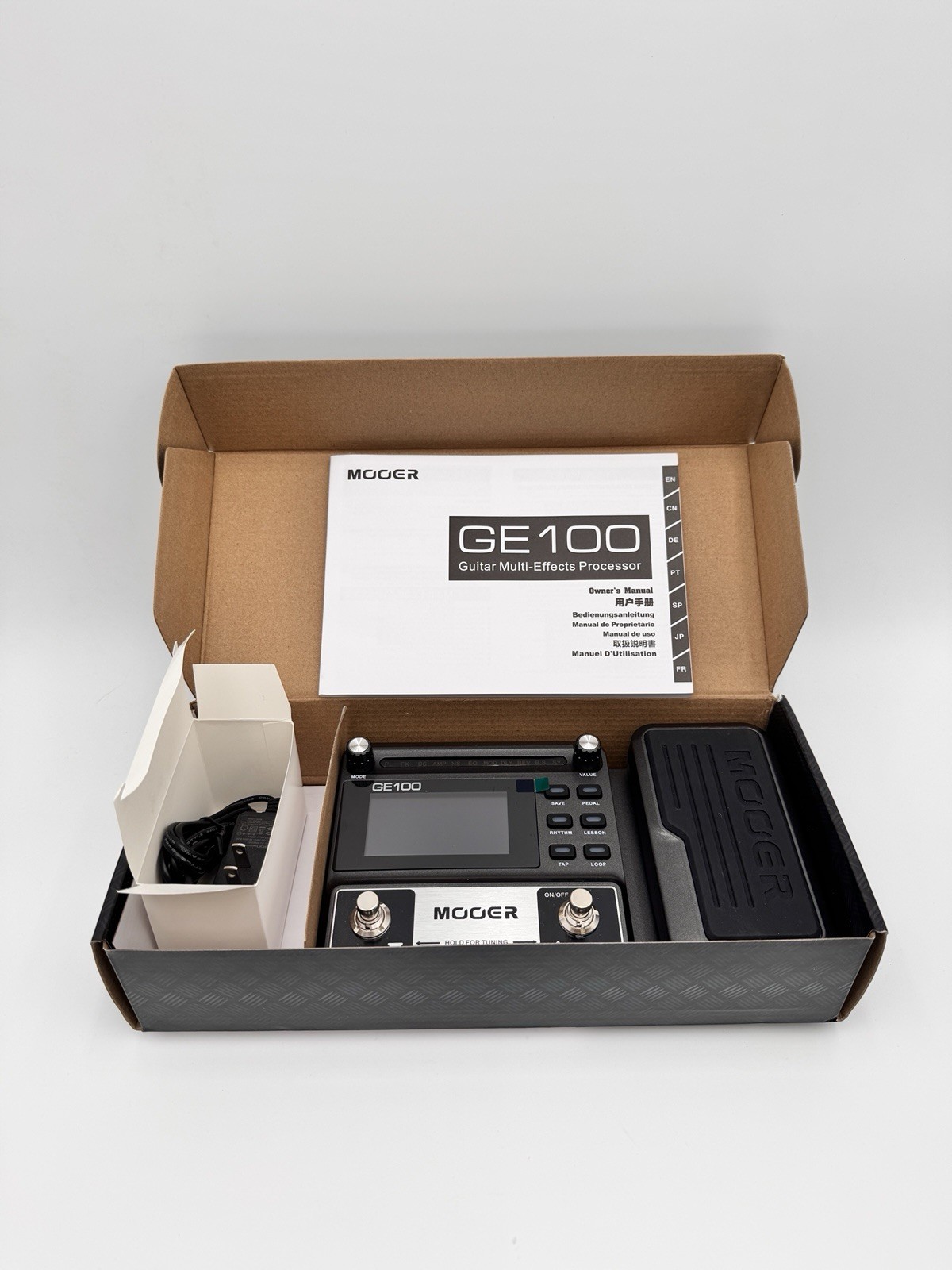 Mooer GE100 Guitar Multi-Effects Processor w/ Box Manual Power Adapter