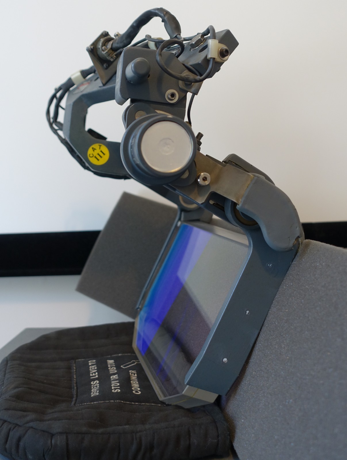 Collins Flight Dynamics HUD Combiner Unit – For Boeing 727