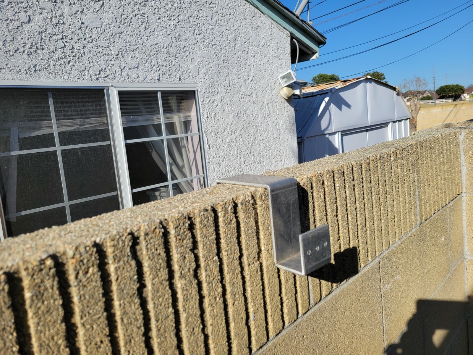 Step Ladder Wall Hanger for 6" Cinder Block/Concrete Block (2 Brackets)