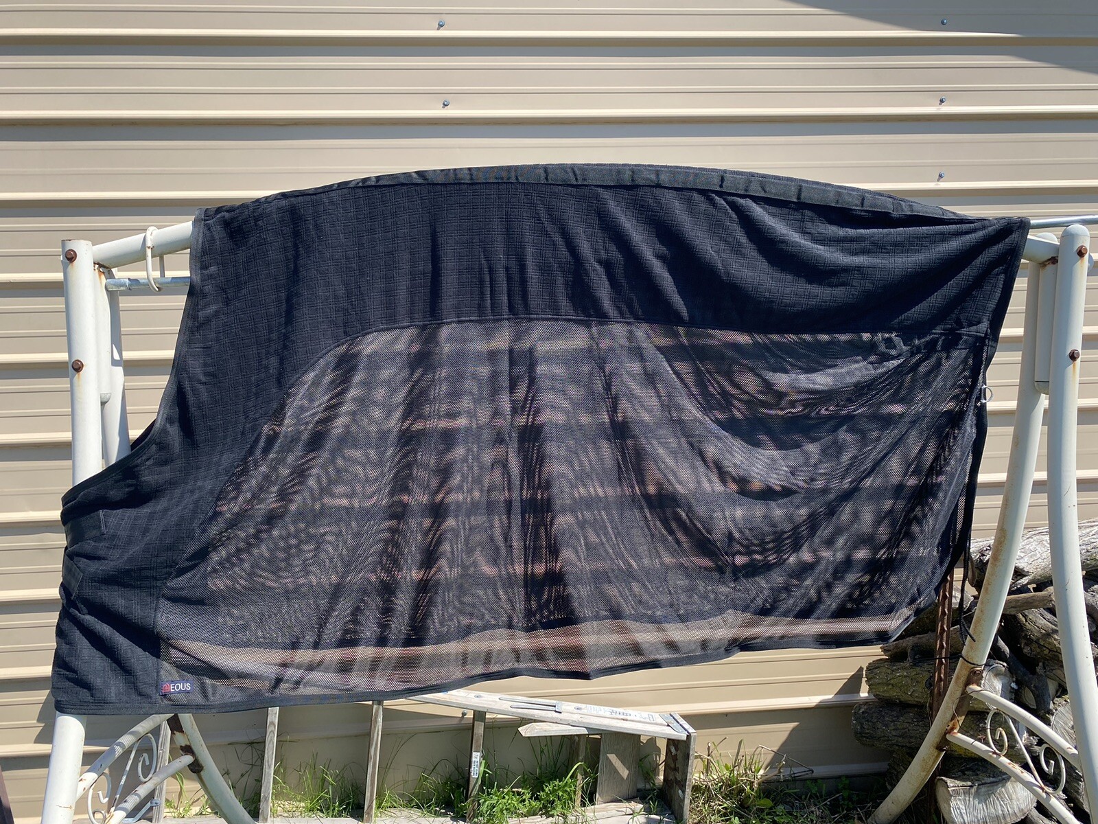 90" EOUS black mesh / fleece combo cooler sheet w/quick-grip front closure