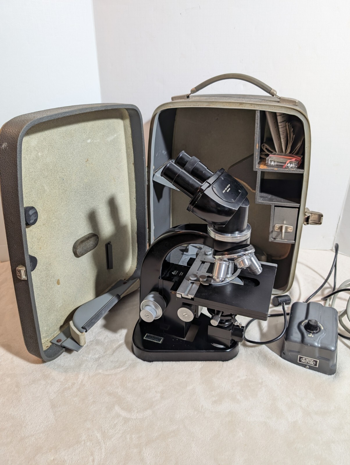 Leitz Wetzlar Binocular Microscope 4 Objectives Illuminator Case Manual Black